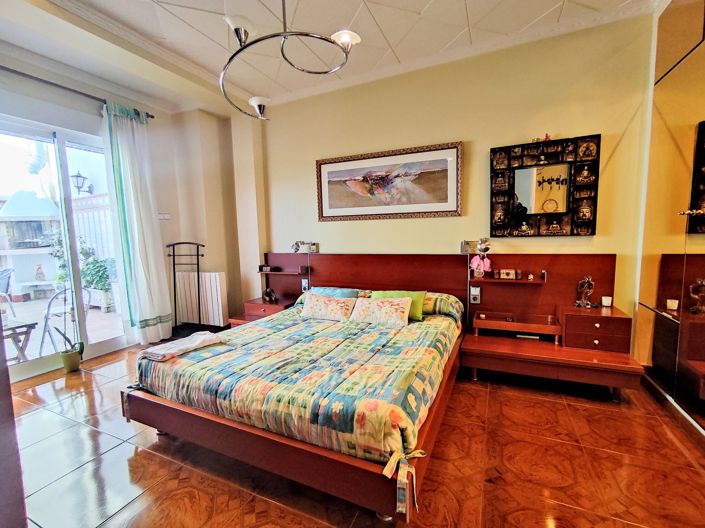 Image No.21-3 Bed Property for sale