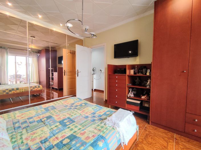 Image No.22-3 Bed Property for sale