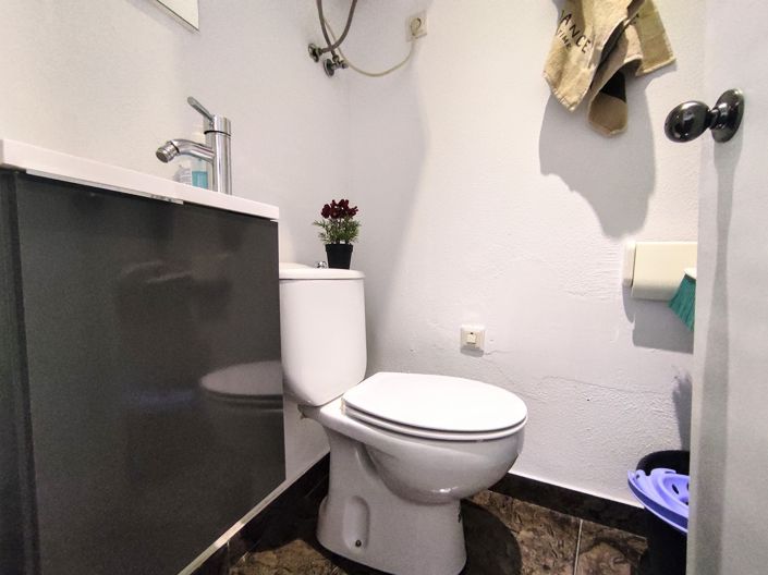 Image No.37-3 Bed Property for sale