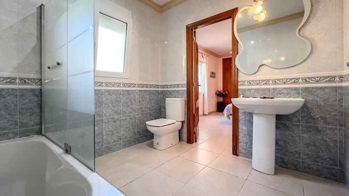 Image No.25-4 Bed Villa for sale