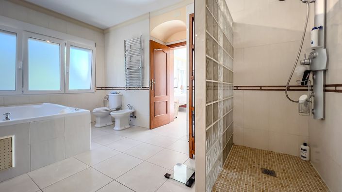 Image No.34-4 Bed Villa for sale