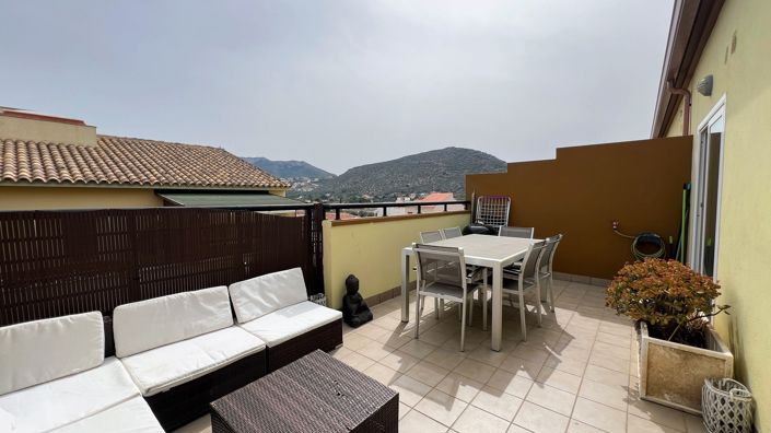 Image No.1-4 Bed Property for sale