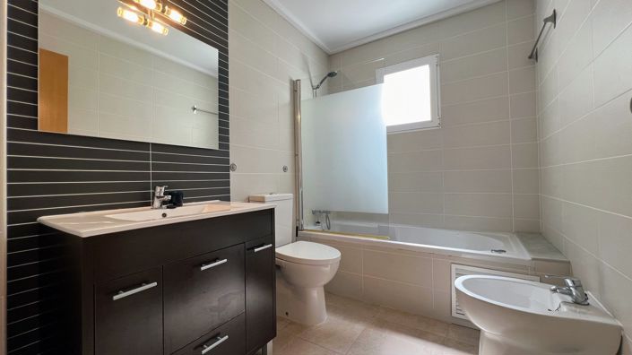 Image No.15-4 Bed Property for sale