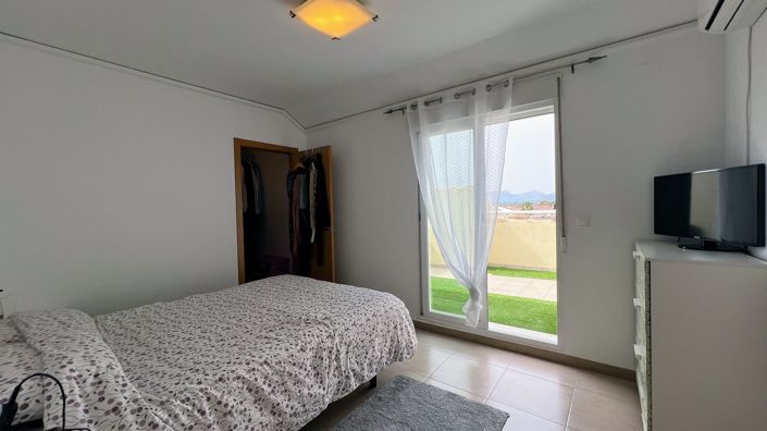 Image No.16-4 Bed Property for sale