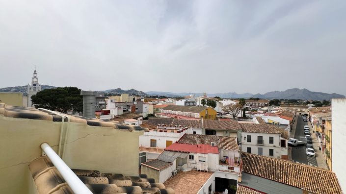 Image No.20-4 Bed Property for sale