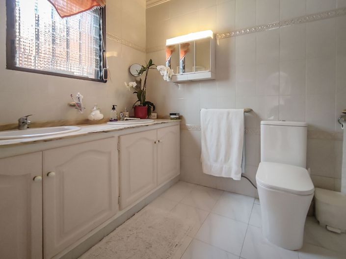 Image No.9-4 Bed Villa for sale