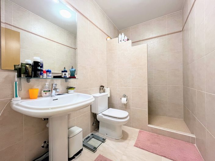 Image No.12-3 Bed Townhouse for sale