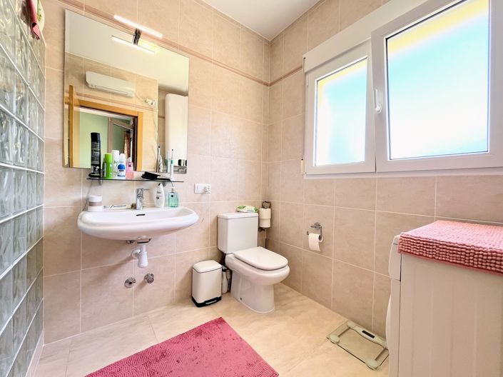 Image No.17-3 Bed Townhouse for sale