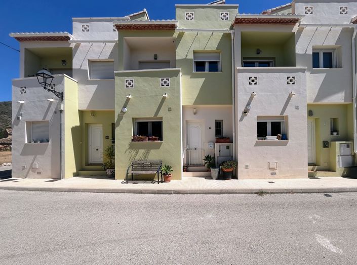 Image No.3-3 Bed Townhouse for sale