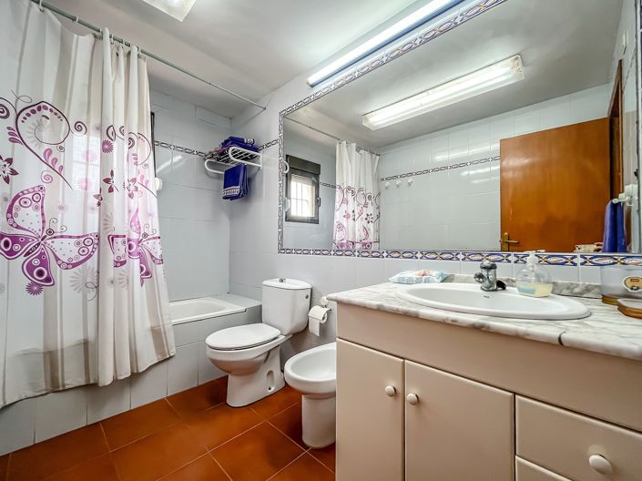 Image No.11-7 Bed Villa for sale