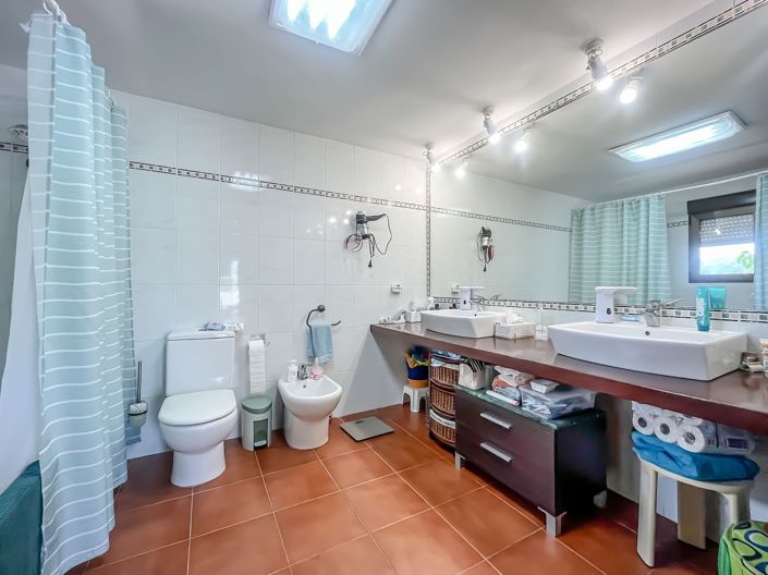 Image No.18-7 Bed Villa for sale