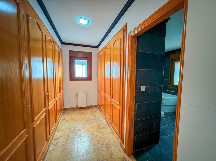 Image No.14-4 Bed Villa for sale