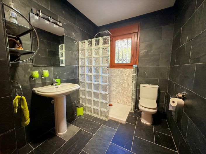 Image No.17-4 Bed Villa for sale