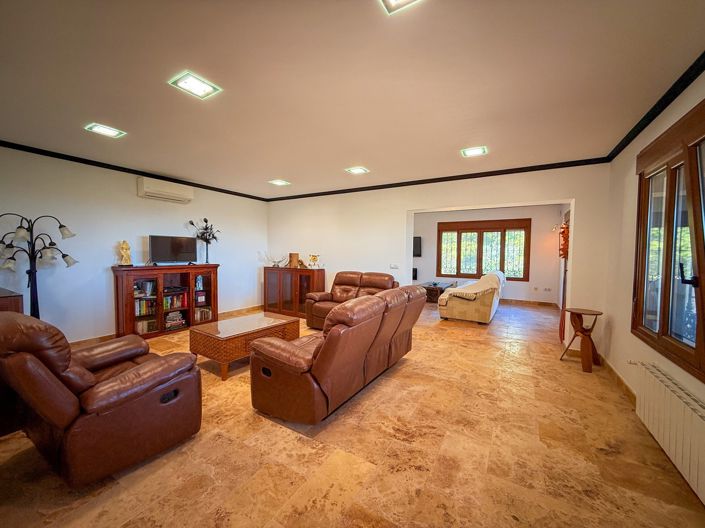 Image No.9-4 Bed Villa for sale