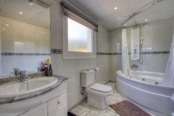 Image No.10-6 Bed Villa for sale