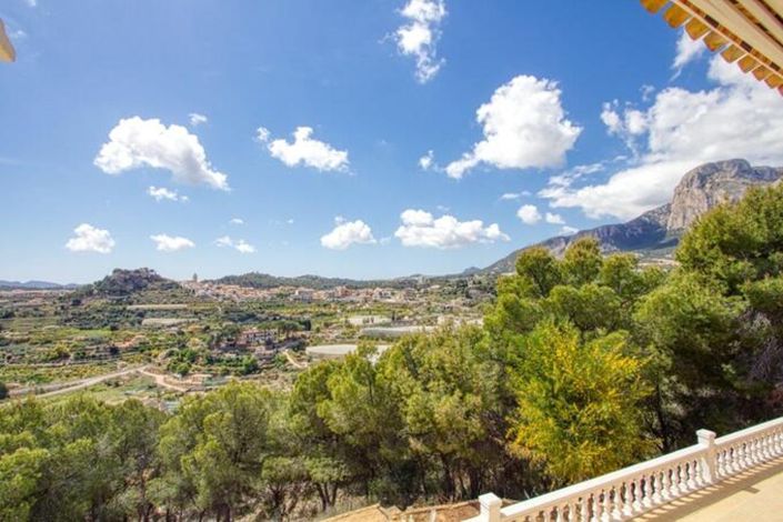 Image No.12-6 Bed Villa for sale