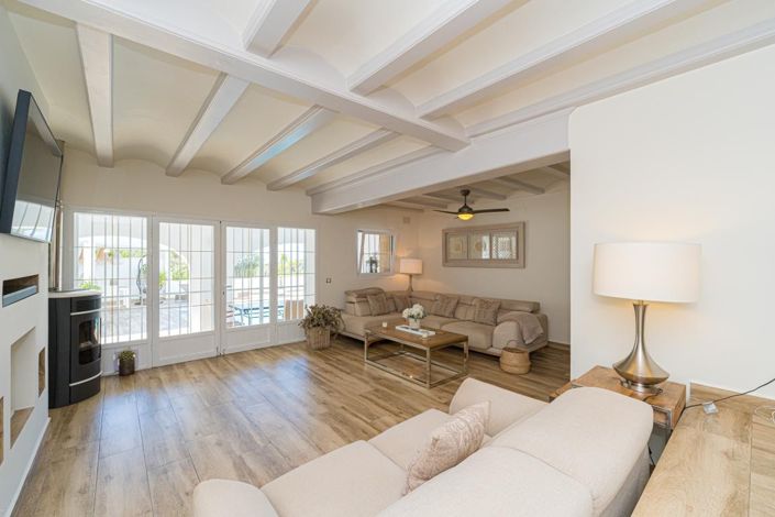 Image No.8-6 Bed Villa for sale