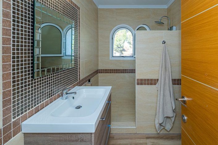 Image No.9-6 Bed Villa for sale