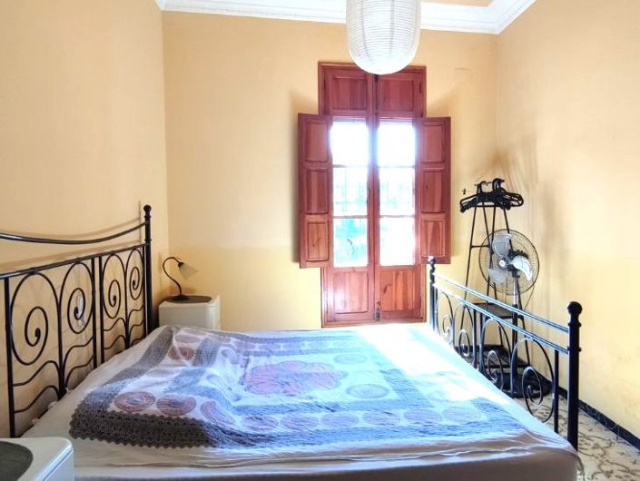 Image No.16-6 Bed Townhouse for sale