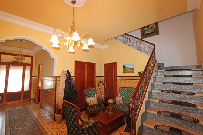 Image No.8-6 Bed Townhouse for sale