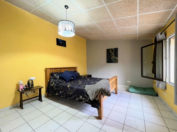 Image No.18-5 Bed Townhouse for sale