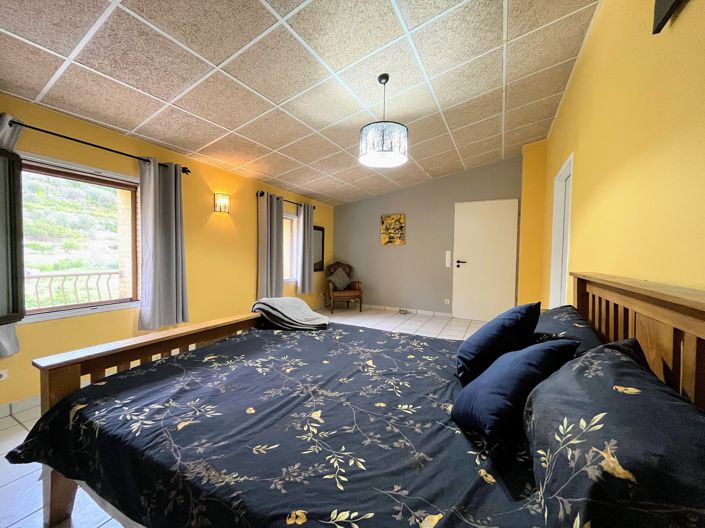 Image No.19-5 Bed Townhouse for sale