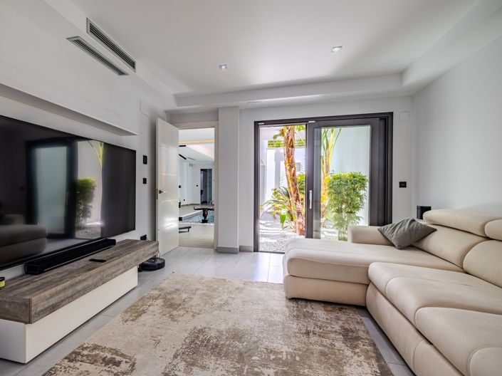 Image No.9-5 Bed Villa for sale