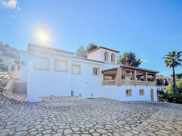6 Bed Villa for sale