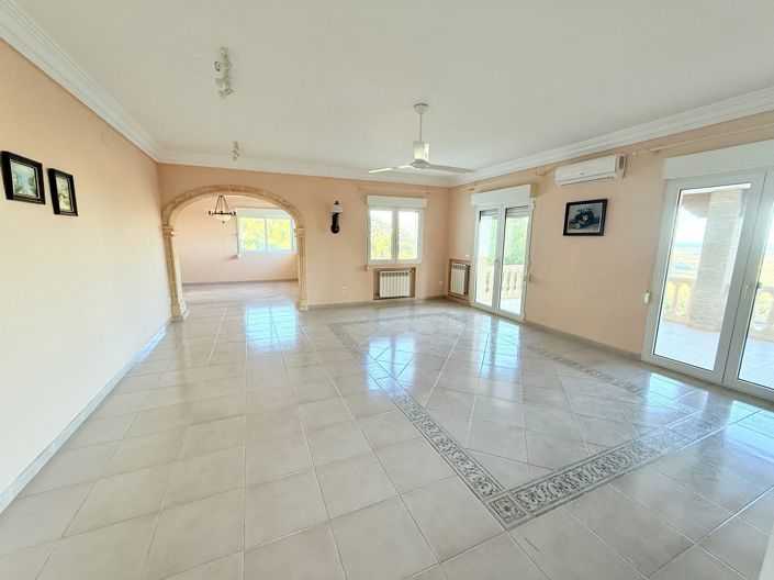 Image No.15-6 Bed Villa for sale