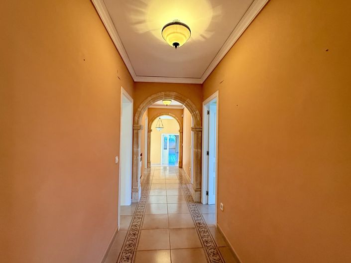 Image No.16-6 Bed Villa for sale