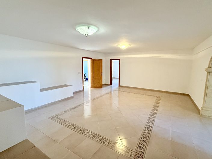 Image No.20-6 Bed Villa for sale