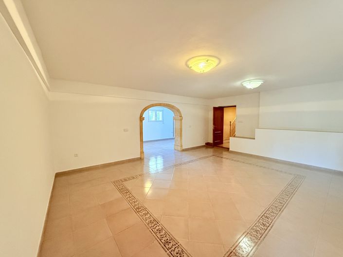 Image No.21-6 Bed Villa for sale