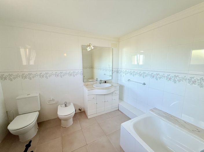 Image No.23-6 Bed Villa for sale