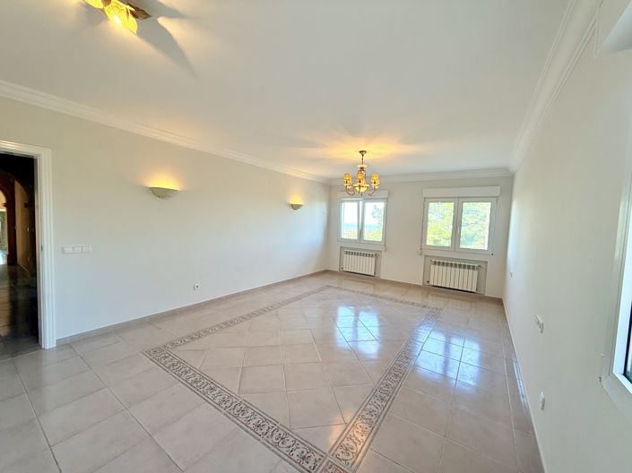 Image No.3-6 Bed Villa for sale