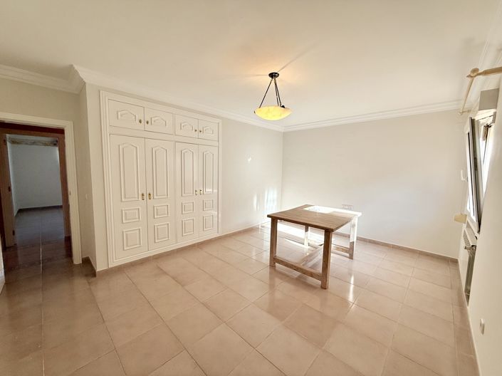 Image No.5-6 Bed Villa for sale