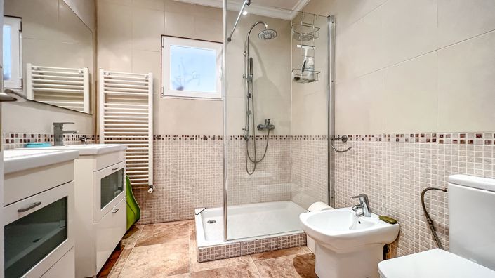 Image No.12-4 Bed Villa for sale