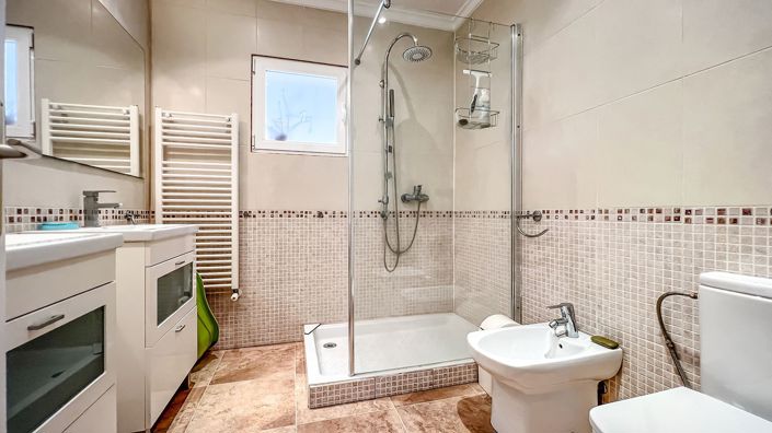 Image No.9-4 Bed Villa for sale