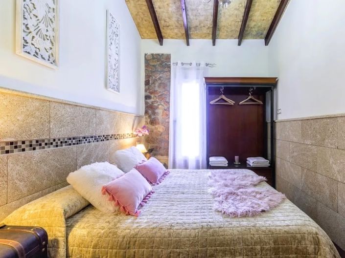 Image No.16-12 Bed Villa for sale