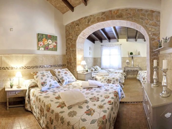 Image No.28-12 Bed Villa for sale