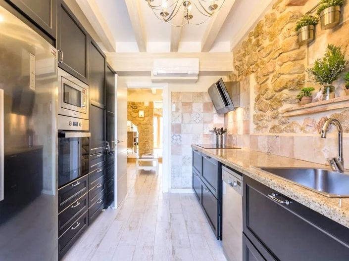 Image No.8-12 Bed Villa for sale