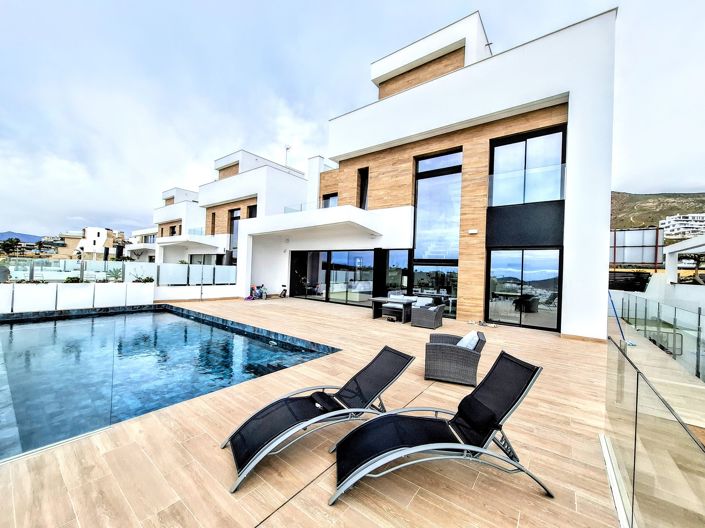Image No.1-3 Bed Villa for sale