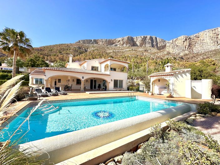 Image No.1-6 Bed Villa for sale