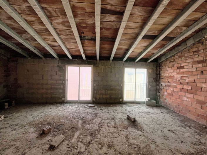 Image No.18-5 Bed Townhouse for sale