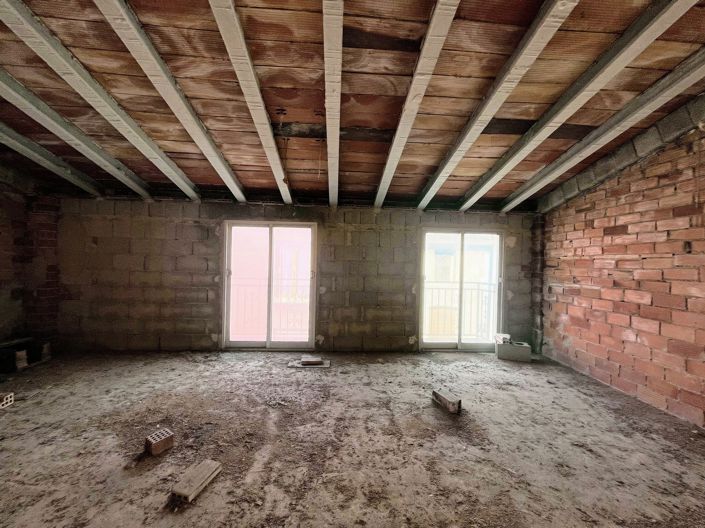 Image No.18-5 Bed Townhouse for sale