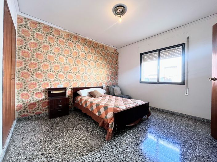 Image No.7-5 Bed Townhouse for sale