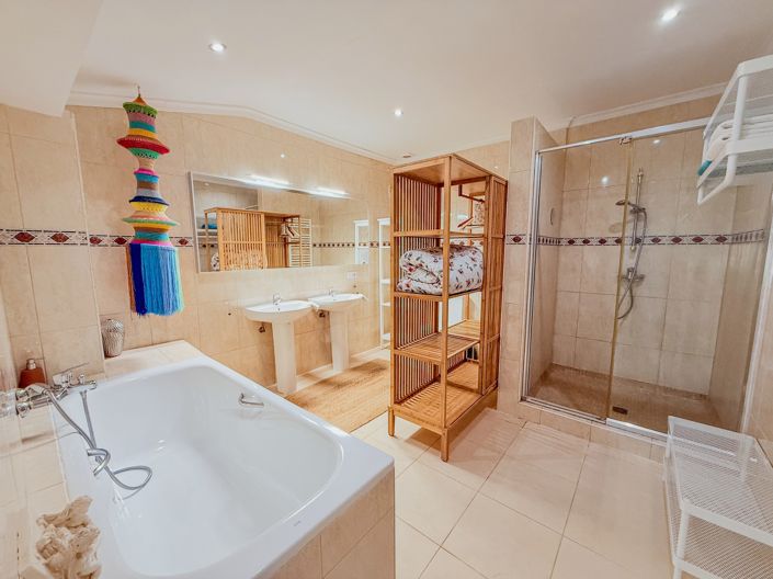 Image No.20-5 Bed Villa for sale