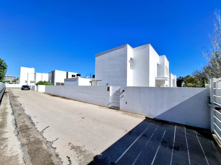 Image No.26-3 Bed Villa for sale