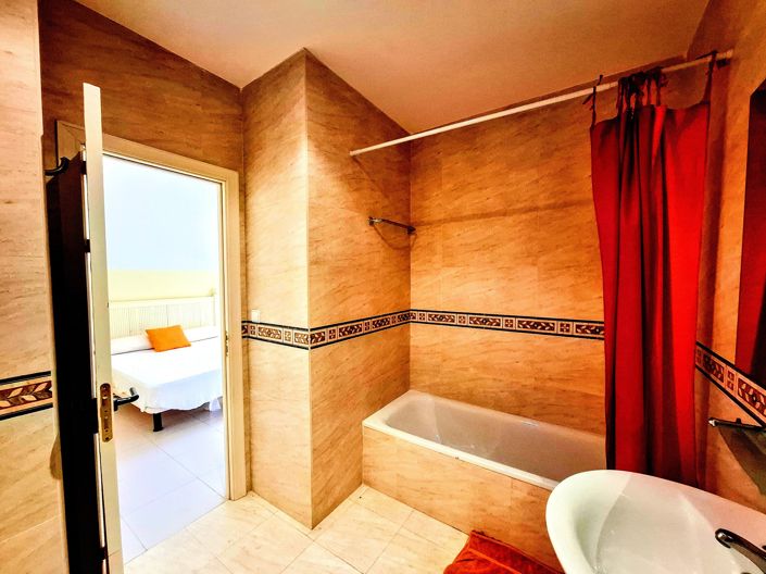 Image No.19-4 Bed Property for sale