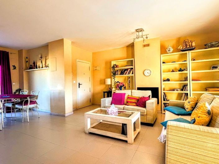 Image No.4-4 Bed Property for sale