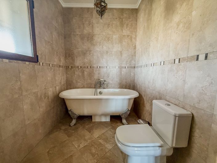 Image No.25-7 Bed Villa for sale